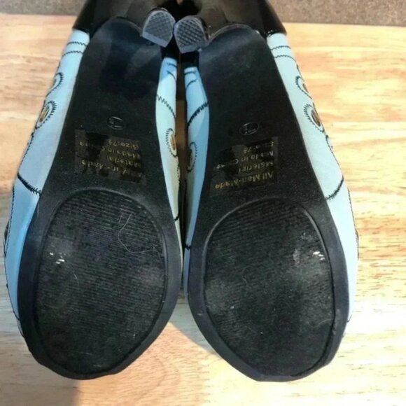 Kiss  & Tell Heels - Picture 4 of 5